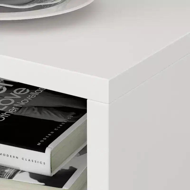 Comodino Rettangolare Bianco con Cassetto e Ripiano, Dettagli Dorati