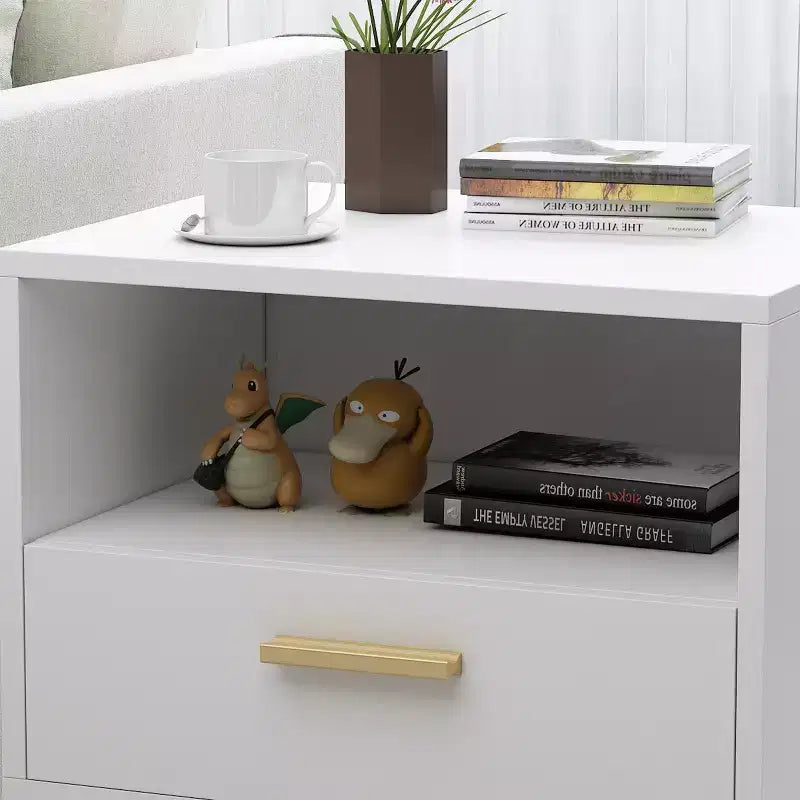 Comodino Rettangolare Bianco con Cassetto e Ripiano, Dettagli Dorati