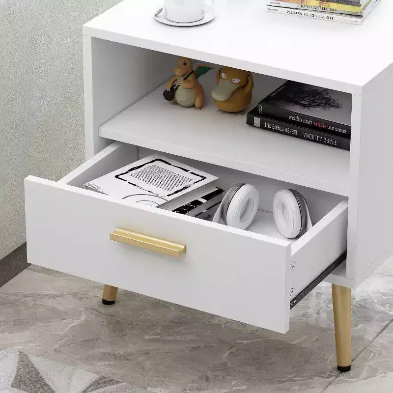Comodino Rettangolare Bianco con Cassetto e Ripiano, Dettagli Dorati